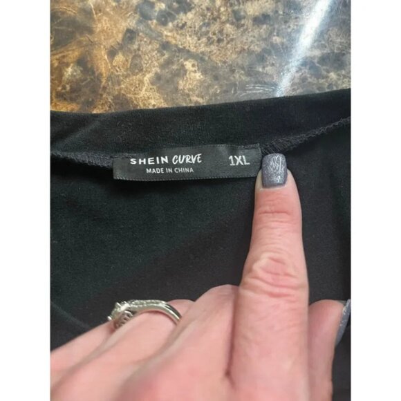 SHEIN Curve 1XL Color Block Top - Picture 3 of 7